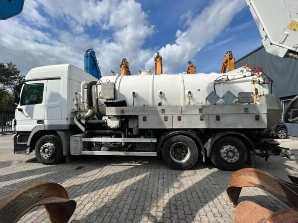 mercedes-benz-actros-2541-l01c338d4-2.jpg 2006 Mercedes-Benz Actros 2541 L Vacuumcleaners — Machinery Depot Pro