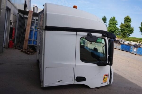2017 Mercedes-Benz L-STREAMSPACE 2.3MM 320 Cargocabins â€” Machinery Depot Pro