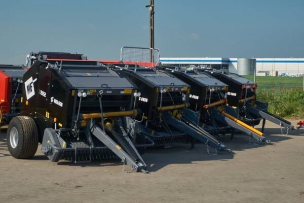 metal-fach-z-562-presses-a-balff18badb.jpg 2024 Metal-Fach Z 562 Roundbalers — Machinery Depot Pro