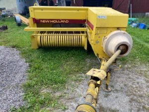 new-holland-935-smabalspress34d32f21.jpg New Holland 935 Squarebalers — Machinery Depot Pro
