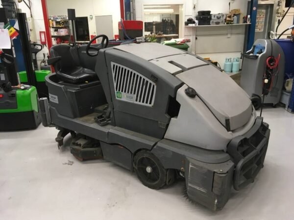 2013 Nilfisk CS7000 Combinationsweeperscrubbers â€” Machinery Depot Pro