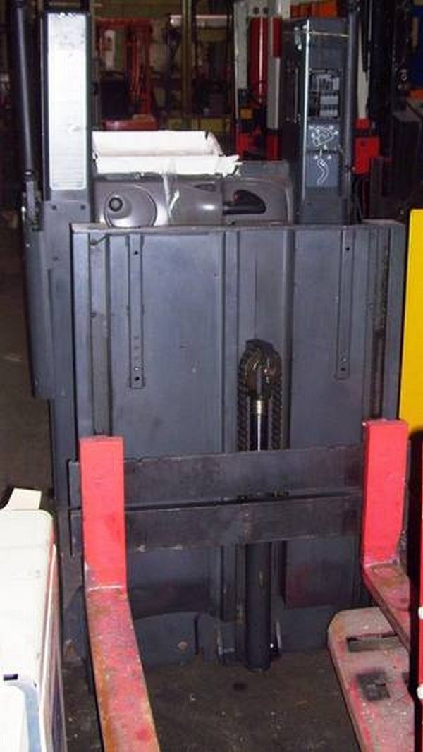 raymond-212opc16d0c8ff.jpg 2000 Raymond 212OPC Low Order Pickers — Machinery Depot Pro