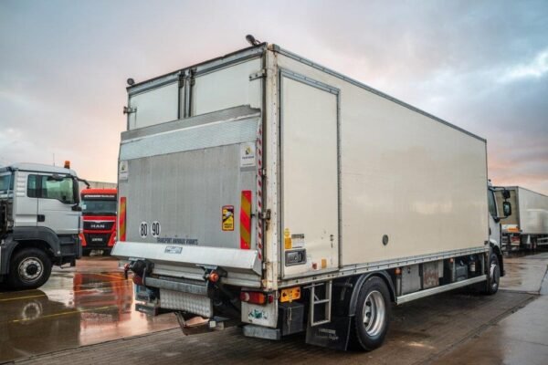 renault-premium-300dxi-poussdcd0e133-3.jpg 2013 Renault PREMIUM 300DXI+POUSSIN/CHICKEN/KUIKEN/KÛKEN+DH Trucks — Machinery Depot Pro