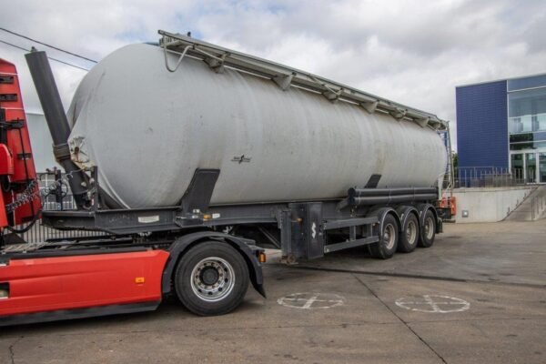 spitzer-silo-eurovrac-sk246064685417-1.jpg 2011 Spitzer Silo EUROVRAC-SK2460 - 60M³+5COMP Semi Tank Trailers — Machinery Depot Pro