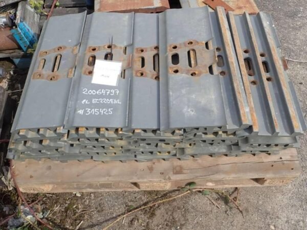 2023 Volvo 600 mm 3-Stegbodenplatten HD EC220ENL Cargotyres â€” Machinery Depot Pro