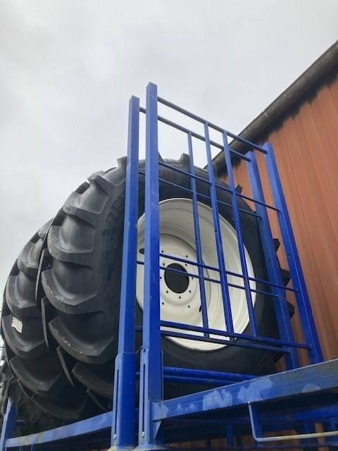 vredestein-traxion-650-65r38-ea1864b4a.jpg Vredestein Traxion 650/65R38 en 540/65R28 Agriculturewheels — Machinery Depot Pro